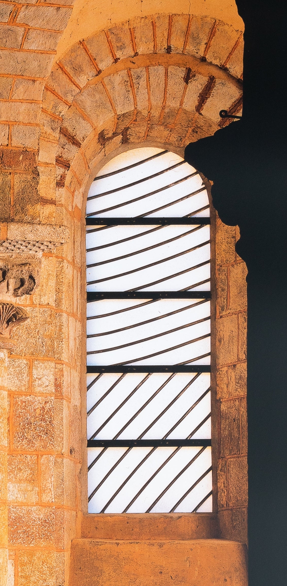 Pierre SOULAGES : Abbaye de Conques - Affiche originale en couleurs