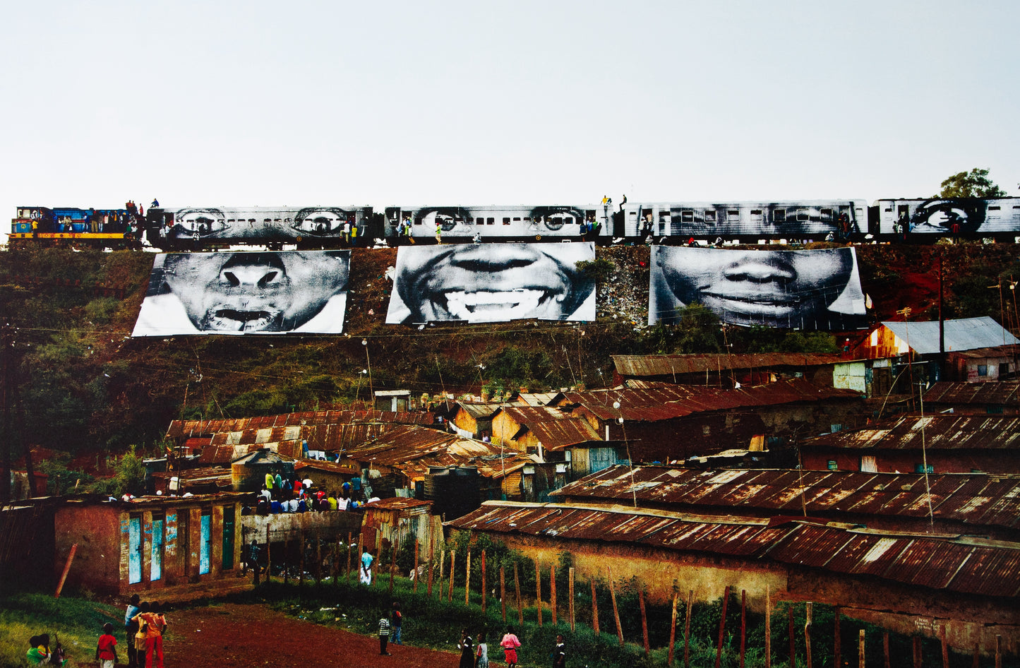 JR : Action in Kibera Slum - Lithographie originale signée