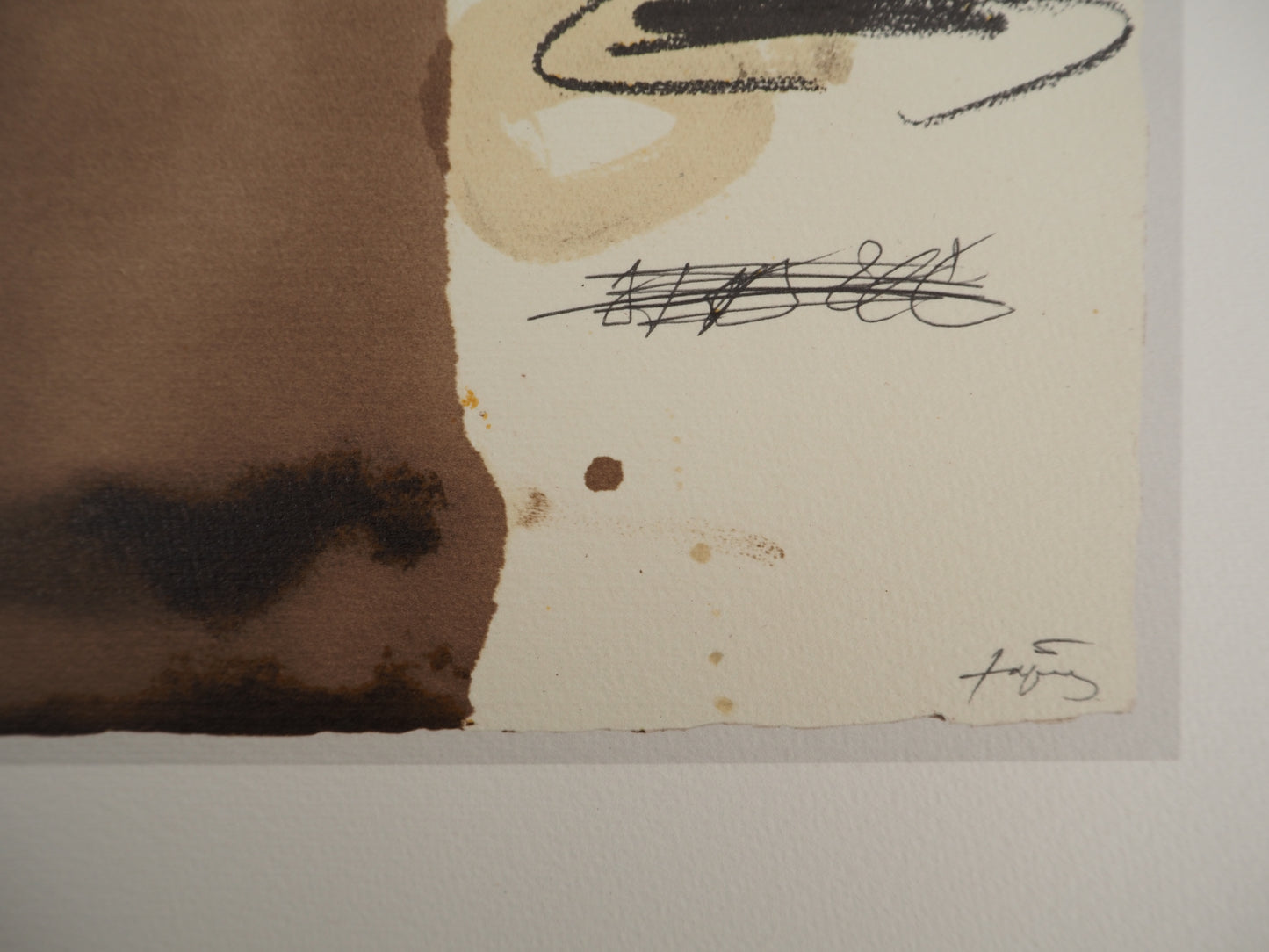 Antoni TAPIES : Composition expressive aux deux rectangles blancs - Lithographie signée