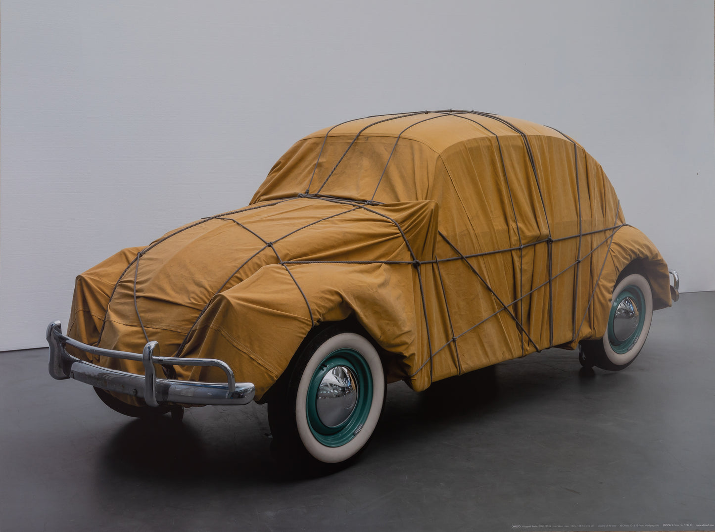 CHRISTO : Wrapped beetle - Affiche originale en couleurs