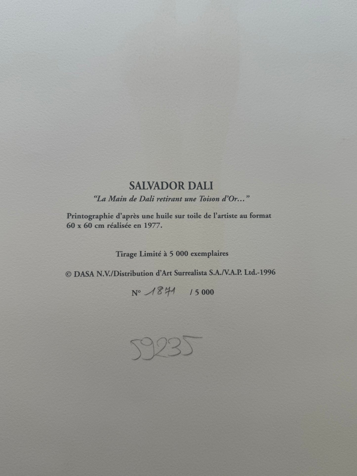 Salvador DALI : La main de Dali retirant une Toison d'Or - Lithographie signée