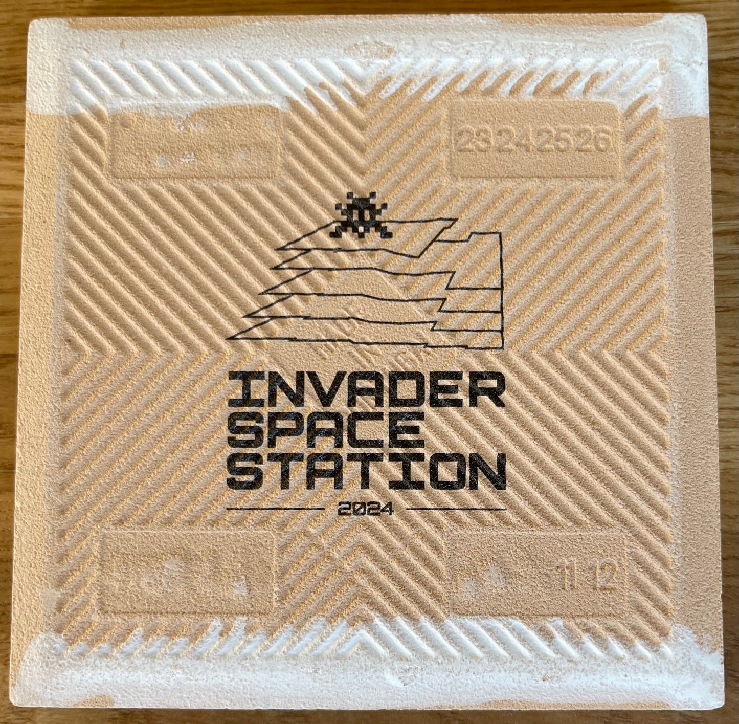 SPACE INVADER : Camo Space Tile (Green) - Carreau en céramique